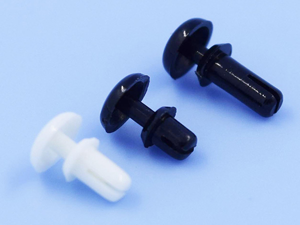 塑胶柳钉具备什么优点?